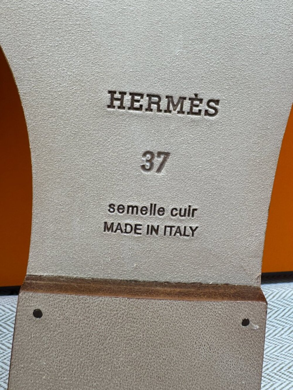 Hermes Oran Sandals Gold 37 - Picture 5 of 13